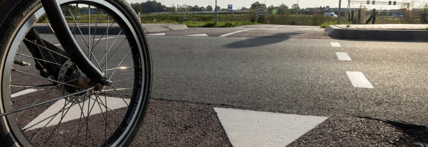 Gezamenlijk maatregelenpakket verkeersveiligheid Eerbeek-Loenen van gemeenten Apeldoorn, Brummen en provincie Gelderland Gezamenlijk maatregelenpakket verkeersveiligheid Eerbeek-Loenen van gemeenten Apeldoorn, Brummen en provincie Gelderland