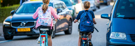 Kinderen in Leeuwarden leren fietsen voor een eerlijke kans op onderwijs Kinderen in Leeuwarden leren fietsen voor een eerlijke kans op onderwijs
